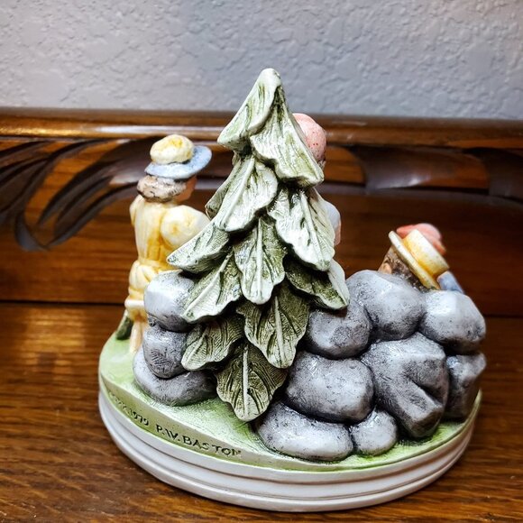 Sebastian Miniature Figurine Family Picnic - Picture 4 of 8